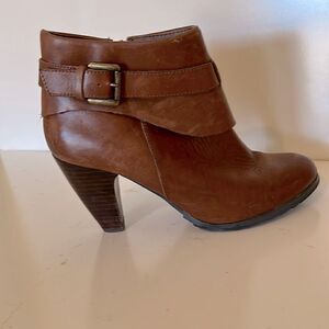 Coach Becky Whiskey Brown Leather Ankle Boots With Buckle Trim Size 6.5